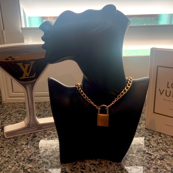 Louis Vuitton #226 Lock & Chain no key - Picture 7 of 7
